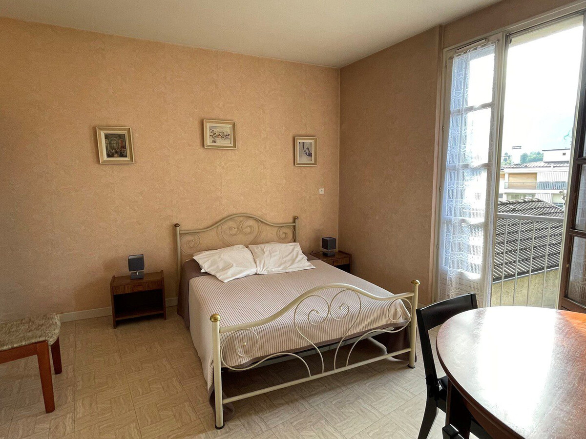 Studio centre-ville Aix-les-Bains, vue Dent du Chat - Photo 6