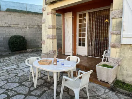 Location appartement à Valras Plage, Charmant T3 avec Jardin, Centre de Valras-Plage, proche Plage et Commerces, 5 Pers.