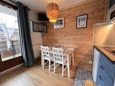 Studio cabine au pied des pistes à Risoul, 4 couchages, animaux acceptés : photo 2