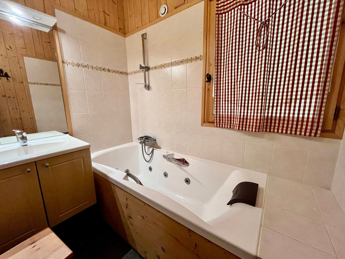 Super Duplex 90m² à Samoëns avec Balcon et Garage - Photo 6