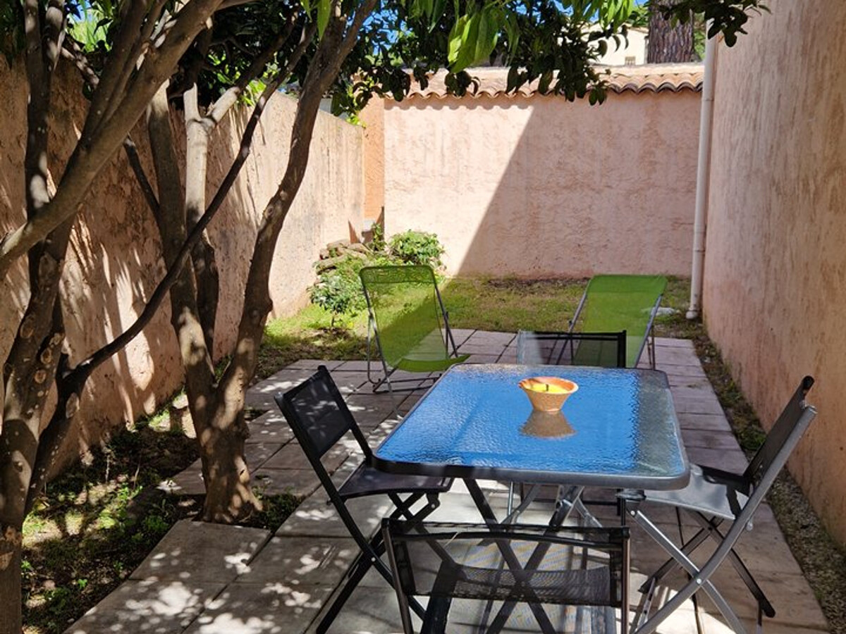 Appartement Hyères : 2 pièces, jardin privé, 5 min plage - Photo 1