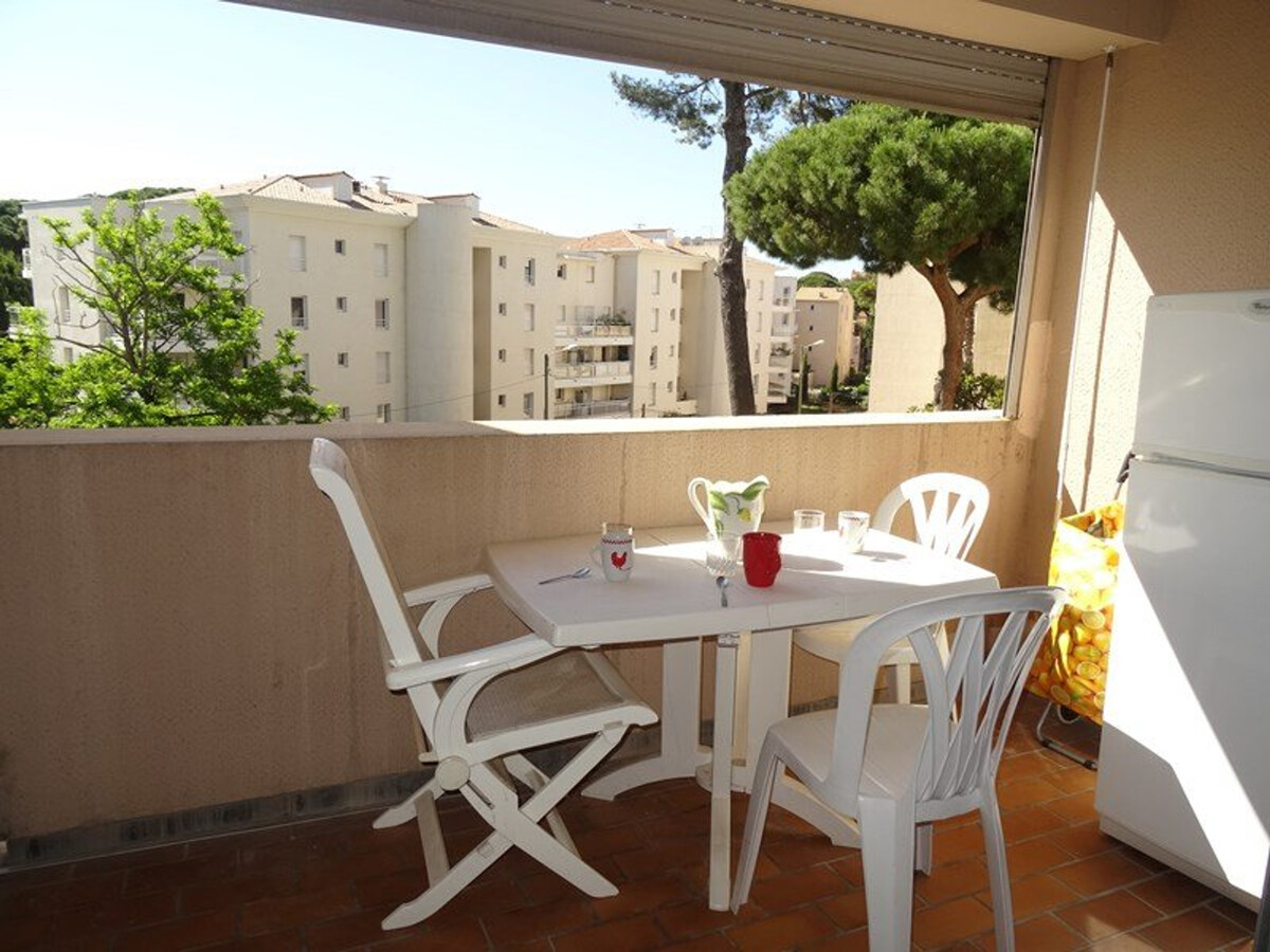 Studio Cabine 4 pers. à Hyères : piscine et parking - Photo 2