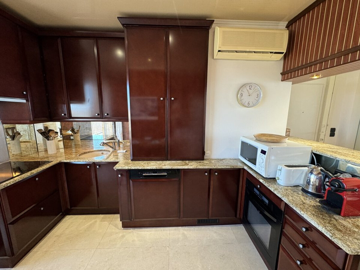 Appartement 120 m² vue mer, 2 terrasses, 6e étage à Hyères - Photo 13