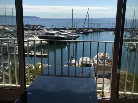 Location appartement à Hyères, Appartement 1 Chambre Face aux Îles dOr avec Parking, Port dHyères