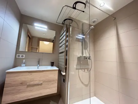 Appartement 3 chambres Les Gets, jardin 76m², centre village : photo 11