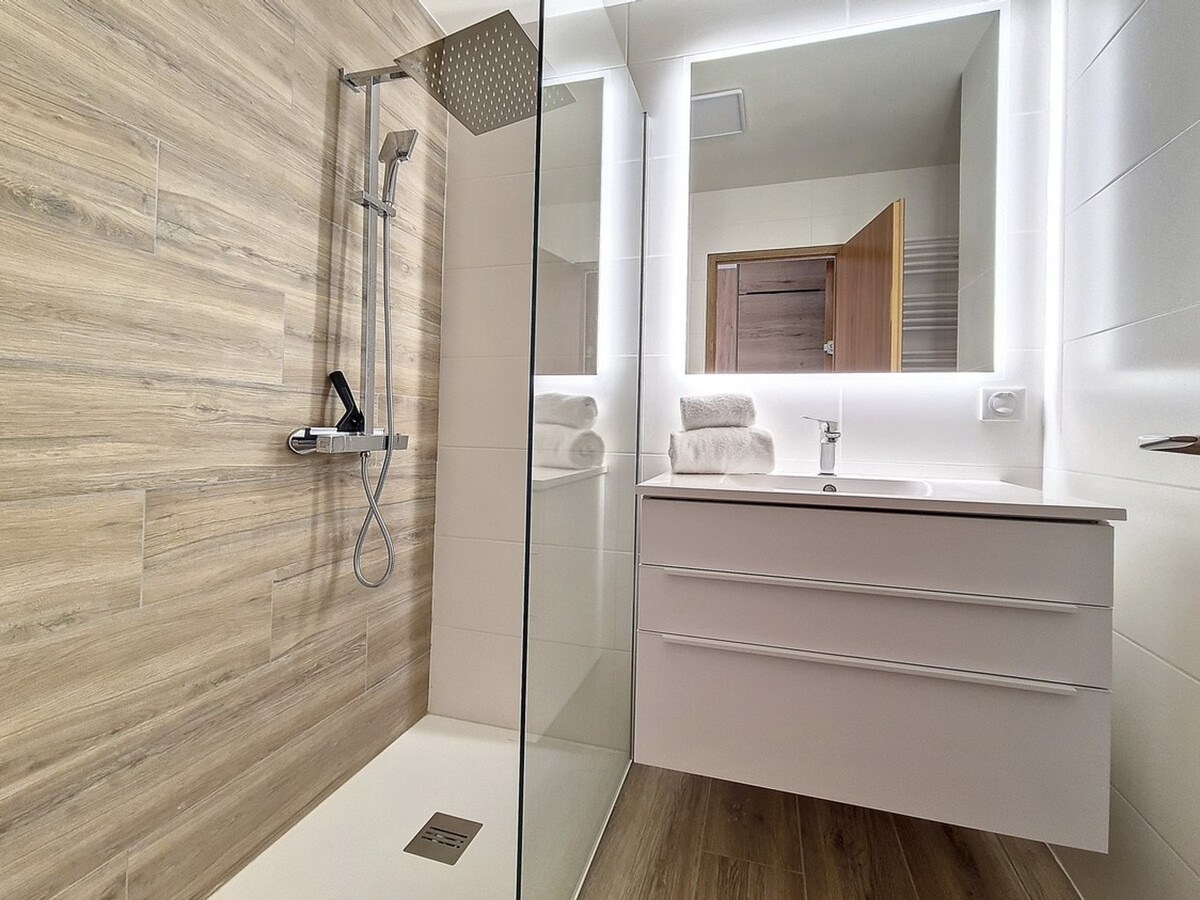 Apt 98 m² rénové, ski aux pieds à Mottaret, parking privé - Photo 11