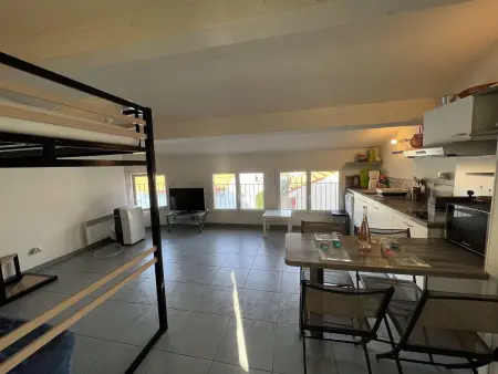 Location appartement à Valras Plage, Studio Centre-Ville à 150m de la Plage, 4 Pers., Mezzanine, Cuisine Équipée, Proche Commerces