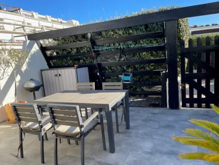 Location villa à Cap d'Agde naturisme, Villa Climatisée avec Terrasse et Parking, à 100m de la Plage, tout confort pour 2 personnes