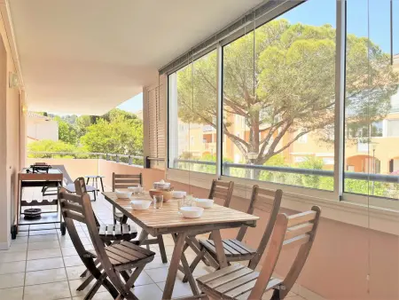 Location appartement à Le Lavandou, Appartement climatisé avec piscine, terrasse et parking - 6 couchages, près de la plage