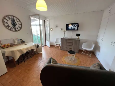 T2 Climatisé, Loggia Ensoleillée, Parking Privé, à 550m de la Plage - Valras-Plage - Photo 4