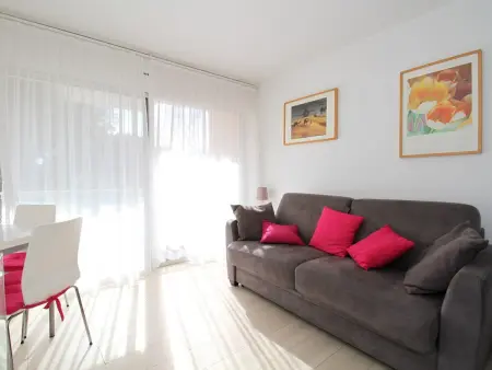 Location appartement à Balaruc les Bains, Studio Cosy avec Terrasse, Clim, WiFi et Parking, Proche Centre et Plage