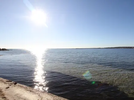 Location appartement à Balaruc les Bains, T2 lumineux rénové avec vue étang, clim, parking, WIFI