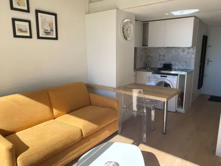 T1 Mezzanine Climatisé avec Parking et Wifi à Balaruc-les-Bains - Photo 3