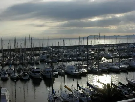 T1 Climatisé au Port de Hyères avec Véranda meublée, proche Plages et Commerces - Photo 8