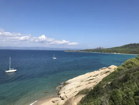 T1 Climatisé au Port de Hyères avec Véranda meublée, proche Plages et Commerces - Photo 10