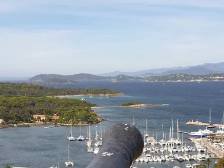 T1 Climatisé au Port de Hyères avec Véranda meublée, proche Plages et Commerces - Photo 12