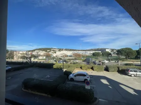 Location appartement à Sète, Studio cabine avec loggia vitrée, à 100m de la plage, proche commerces et activités à Sète