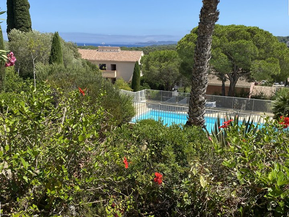 T2 rez-de-jardin Giens avec grande terrasse et piscine - Photo 1
