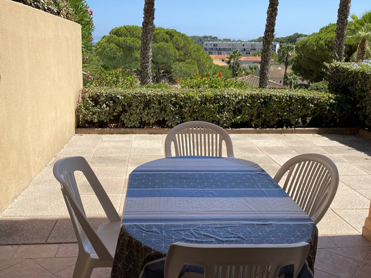T2 rez-de-jardin Giens avec grande terrasse et piscine - Photo 5