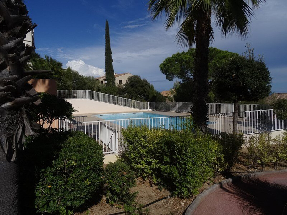 T2 rez-de-jardin Giens avec grande terrasse et piscine - Photo 12