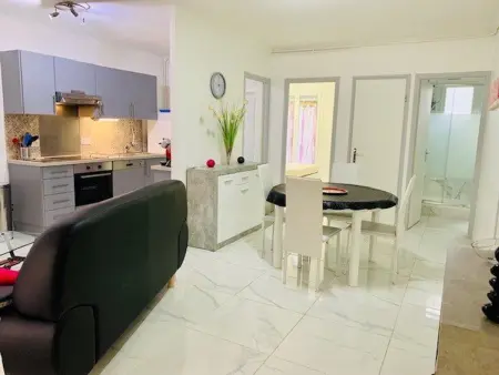 Location appartement à Amélie les Bains Palalda, Appart T3 rénové avec climatisation, terrasse, wifi, ascenseur et parking à 2 min des thermes