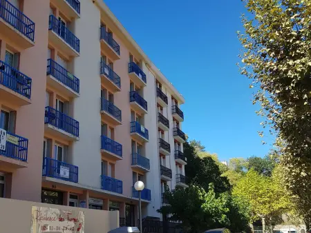 T3 rénové climatisé avec terrasse à 2 min des thermes : photo 5