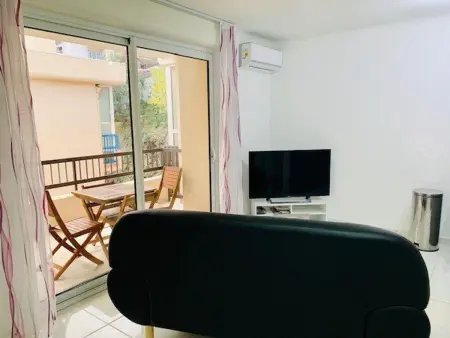 T3 rénové climatisé avec terrasse à 2 min des thermes : photo 10