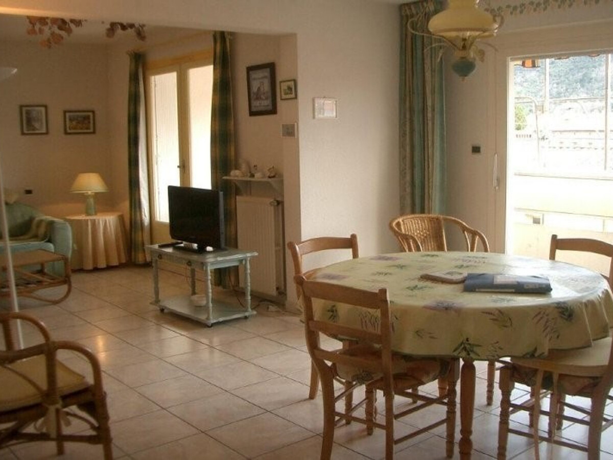 F2 65m² garage et terrasse, proche cures et centre - Photo 1