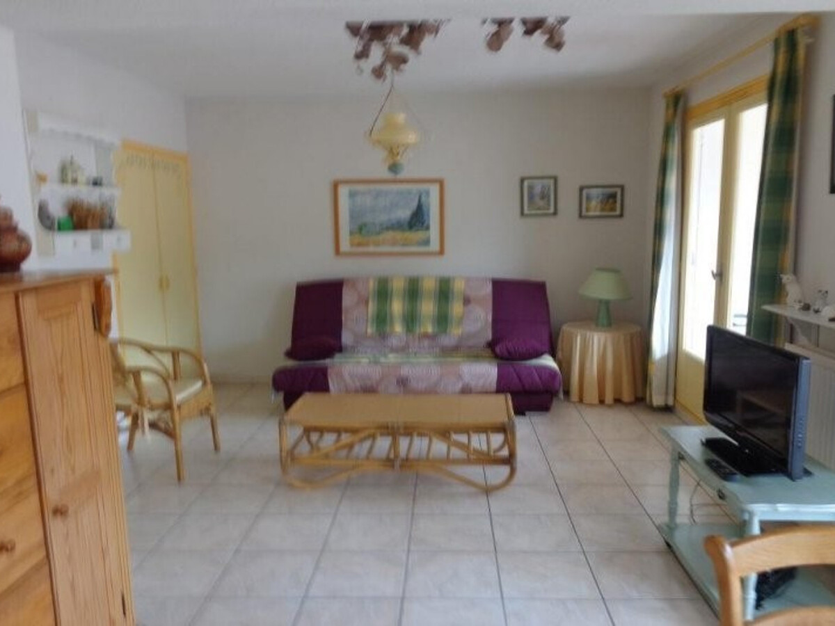 F2 65m² garage et terrasse, proche cures et centre - Photo 3