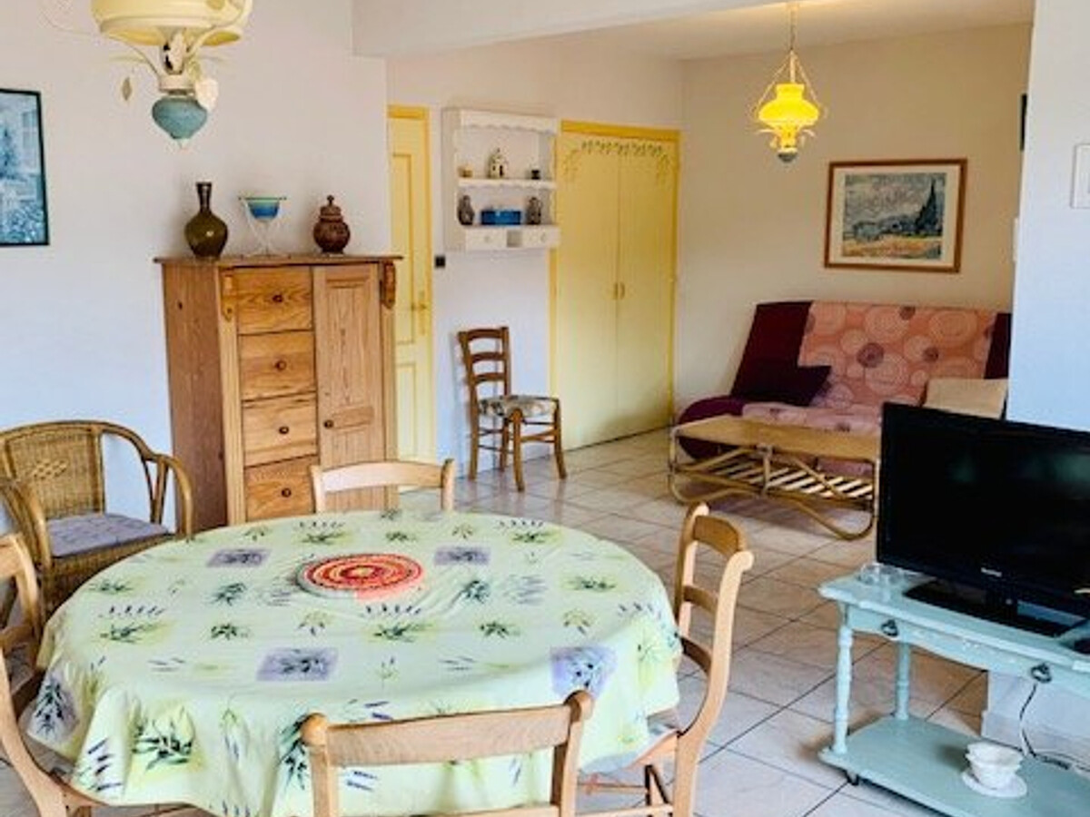 F2 65m² garage et terrasse, proche cures et centre - Photo 9