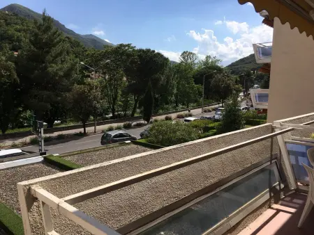 F2 terrasse Sud 12m² et parking à Amélie-les-Bains : photo 9