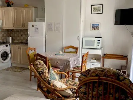 Studio 25 m² centre-ville avec balcon et garage : photo 8