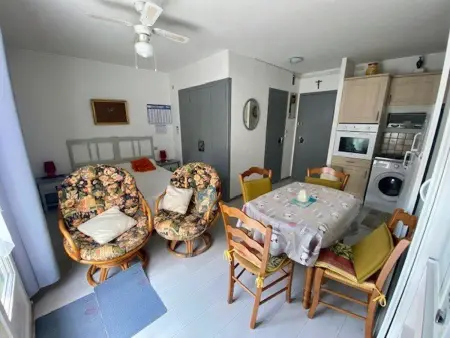 Studio 25 m² centre-ville avec balcon et garage : photo 9