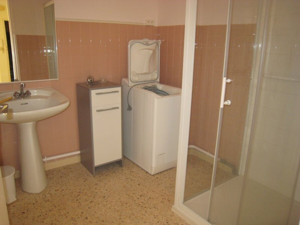 F2 avec 2 terrasses et parking à Amélie-les-Bains - Photo 8