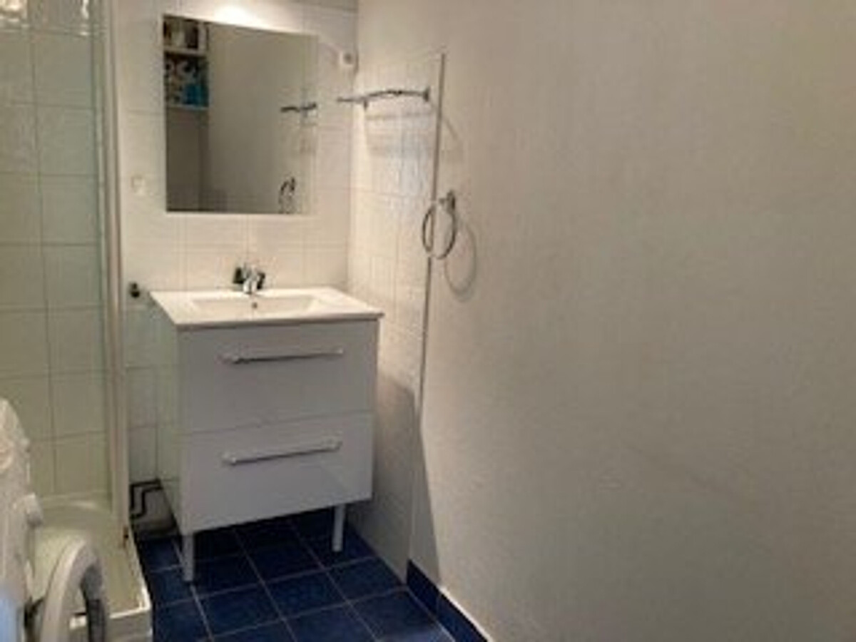 F2 28 m² avec loggia, parking et animaux admis - Photo 5