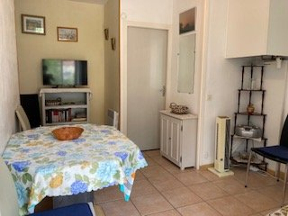 F2 28 m² avec loggia, parking et animaux admis - Photo 6