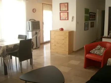 F2 climatisé 45m² avec balcon 15m², centre-ville Amélie-les-Bains : photo 3