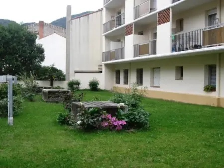 F2 climatisé 45m² avec balcon 15m², centre-ville Amélie-les-Bains : photo 8