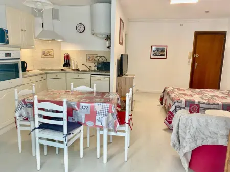 Studio 31m² avec loggia à 50m des cures : photo 5