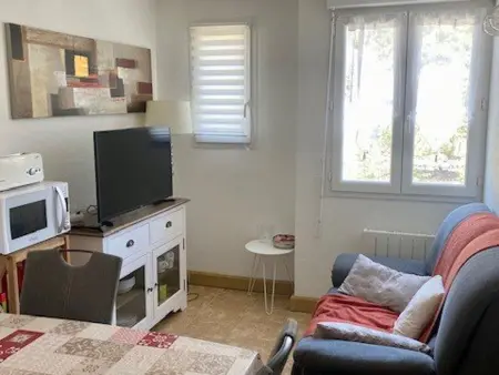 Charmant F2 à Amélie-les-Bains avec parking, ascenseur et équipements complets - Photo 2