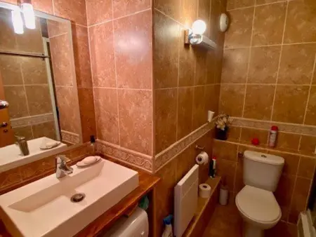 Charmant F2 à Amélie-les-Bains avec parking, ascenseur et équipements complets - Photo 7