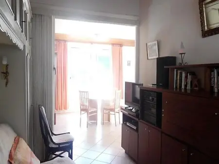 F2 climatisé 55m² avec terrasse 16m² et parking : photo 4