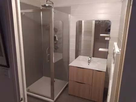 F2 climatisé 55m² avec terrasse 16m² et parking : photo 8