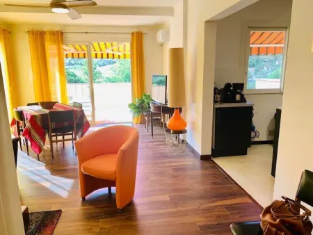 Location appartement à Amélie les Bains Palalda, Magnifique F3 lumineux avec terrasses, climatisation, garage et WiFi à Amélie-les-Bains