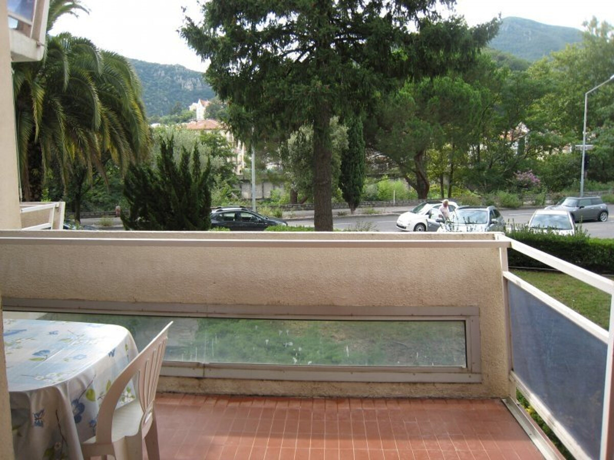 F3 centre-ville Amélie-les-Bains, terrasse et parking - Photo 7