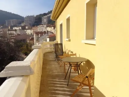 Location appartement à Amélie les Bains Palalda, Confortable F3 avec balcon/terrasse en centre-ville, proximité cures, parking, ascenseur, pour 4 pers.
