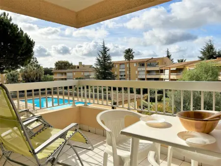 Location appartement à Le Lavandou, Studio cabine au Lavandou - 4 couchages, climatisé, balcon, piscine, parking inclus