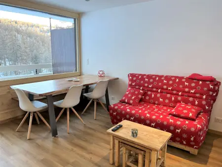 Location appartement à Vars, Charmant T2 cabine, rénové, 6 couchages, à 20m des pistes, parking privé – Vars Les Claux