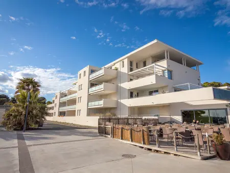 Location appartement à Mèze, Confort à Mèze : Appartement climatisé avec terrasse et jardin