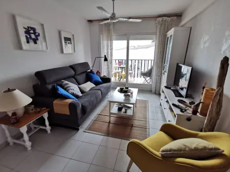 Location appartement à Llançà, Appartement 2 chambres avec terrasse, clim et WIFI, à 250m de la plage !